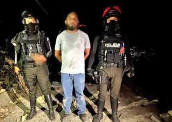 En Esmeraldas capturan un sujeto con explosivos, armas y cartuchos