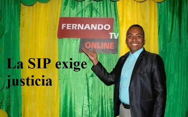 Periodista Fernando Álvarez