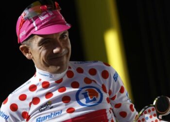 Carapaz gana la etapa 20 y es el Rey de la Montaña.EFE